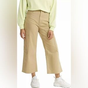 Levi’s Women’s High Waisted Wide Leg Cropped Jeans Size 28 High Rise Relaxed.